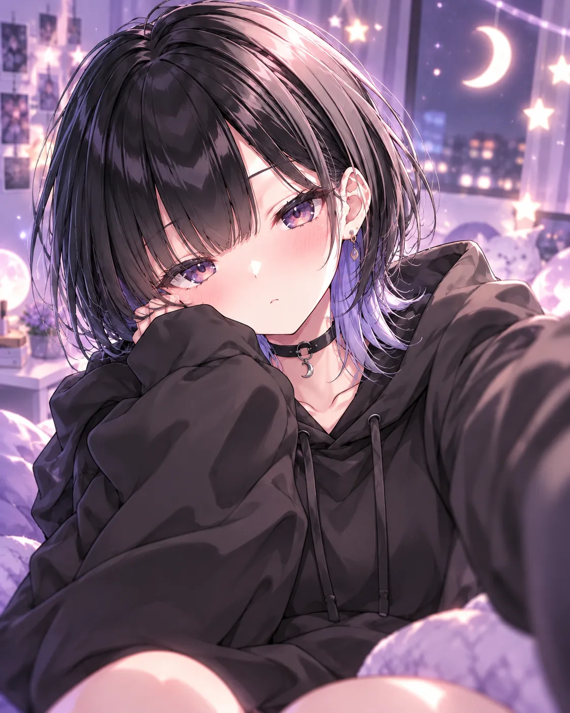 夜の部屋で自撮りする小夜ルナ